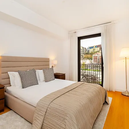 Whome Contemporary Comfort In Historic Apartment *