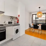 Whome Contemporary Comfort In Historic Apartment *