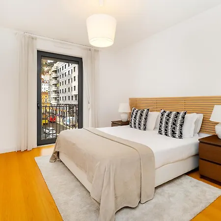 Whome Contemporary Comfort In Historic Apartment Lisbon